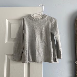 Girls size 4-5 silver sweater.